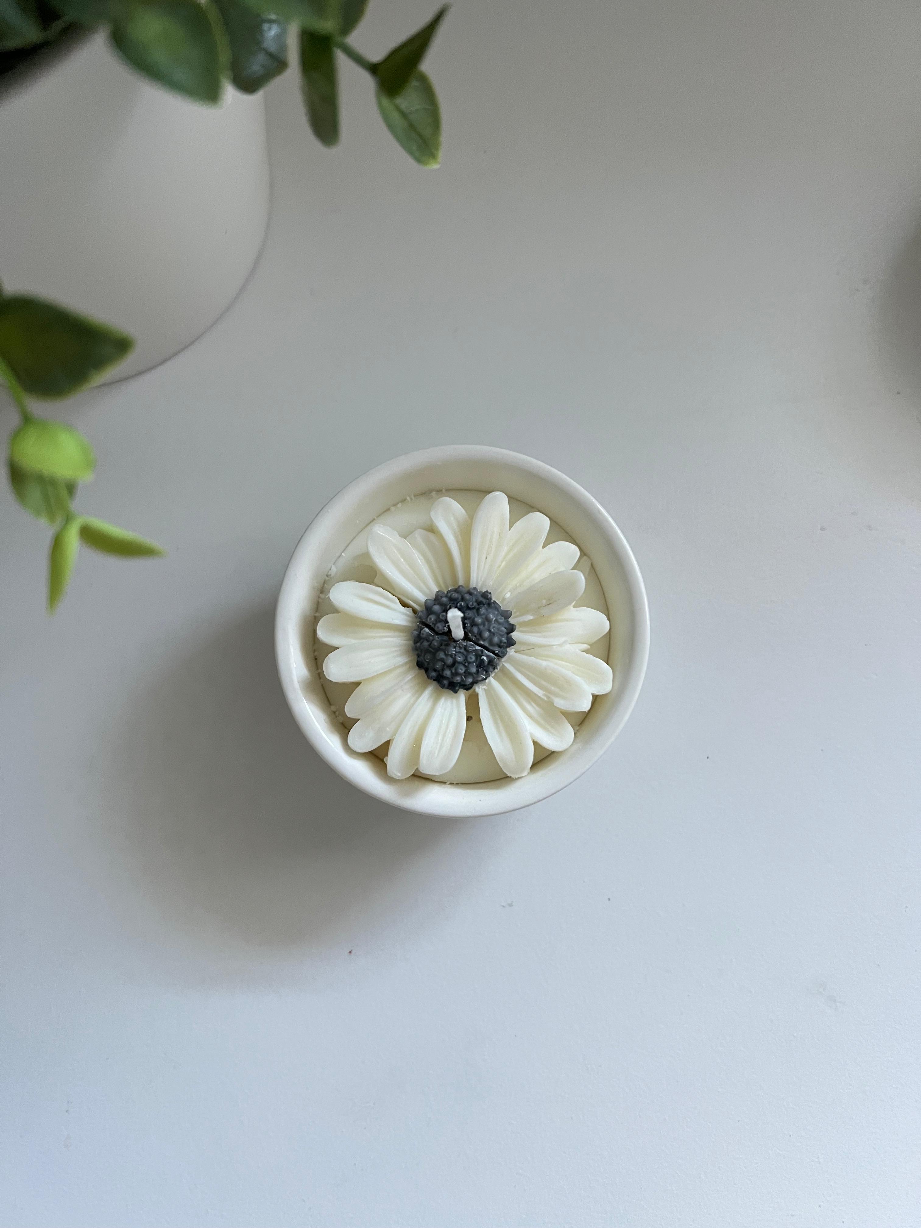 Daisy Flower Candle